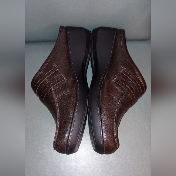 Easy Spirit Brown Slip On mule Loafers Size 8 - Picture 6 of 10